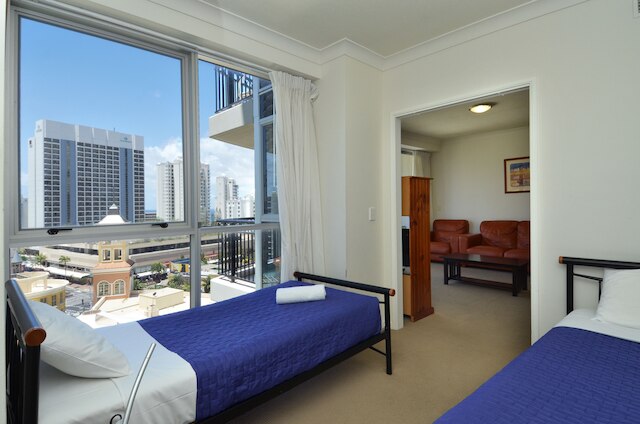 シェブロン ルネッサンス - HR サーファーズ パラダイス