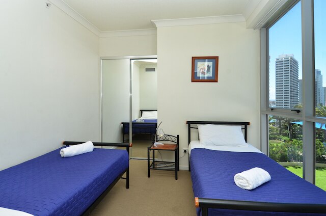 シェブロン ルネッサンス - HR サーファーズ パラダイス