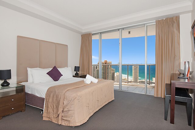 シェブロン ルネッサンス - HR サーファーズ パラダイス