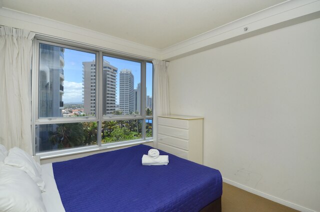 シェブロン ルネッサンス - HR サーファーズ パラダイス