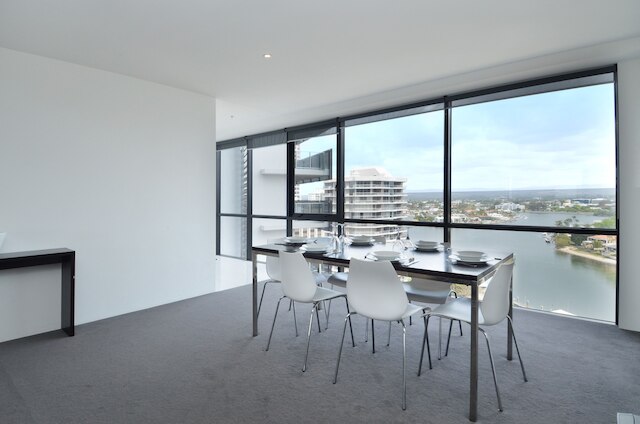 サークル オン カヴィル - HR サーファーズ パラダイス