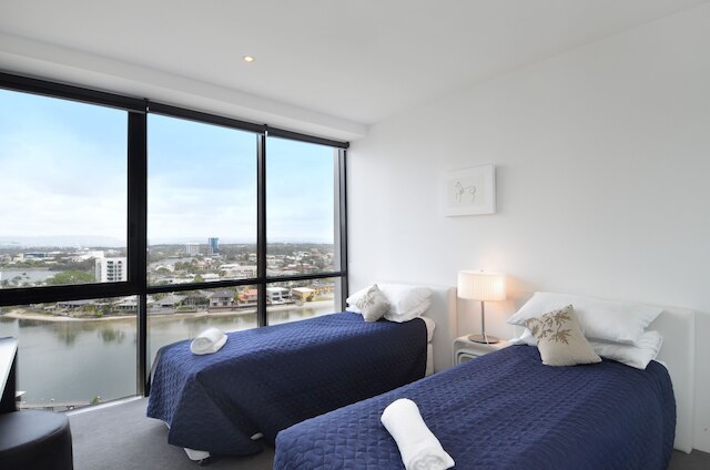 サークル オン カヴィル - HR サーファーズ パラダイス