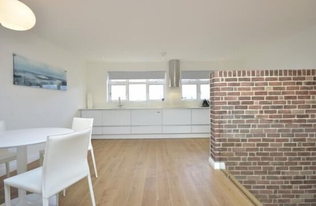 コンバート ガーデン アパートメンツ