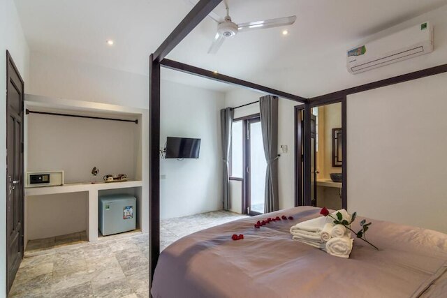 アン バン ゲート アウェイ