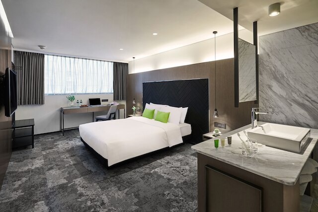 ホテル イーズ トゥエン ワン