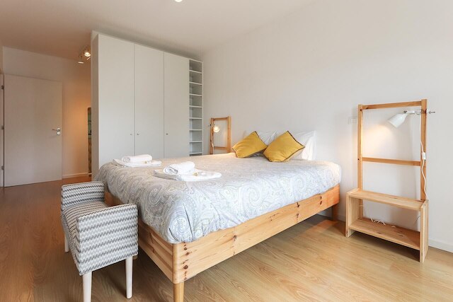 モダン & ブライト バイ ホーミング