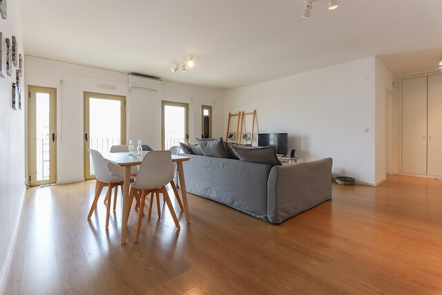 モダン & ブライト バイ ホーミング