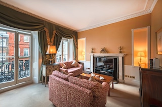 10 カーゾン ストリート アパートメンツ バイ マンズリー