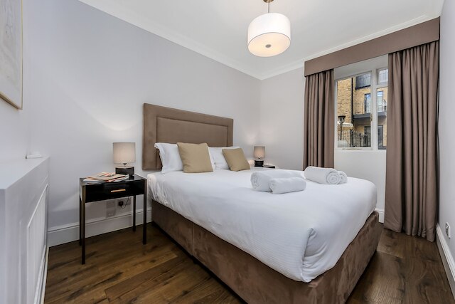 10 カーゾン ストリート アパートメンツ バイ マンズリー