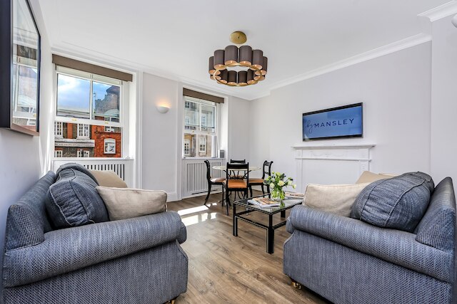 10 カーゾン ストリート アパートメンツ バイ マンズリー