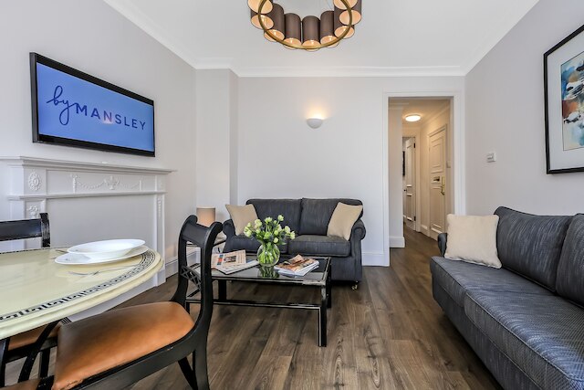 10 カーゾン ストリート アパートメンツ バイ マンズリー