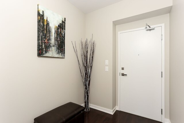 プラチナム スイーツ - モダン ラグジュアリー ハイ ライズ コンド