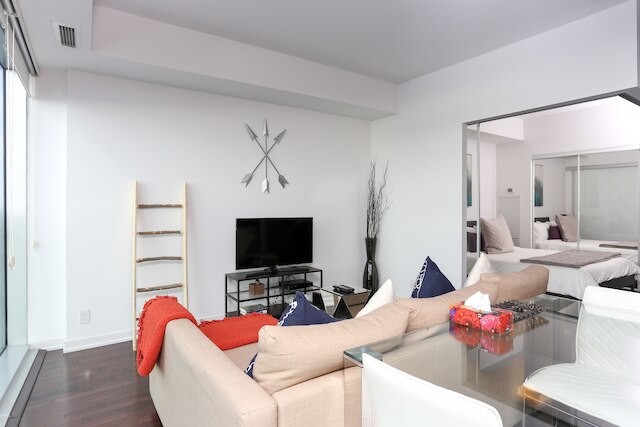 プラチナム スイーツ - ブレステイキング CN タワー ビュー