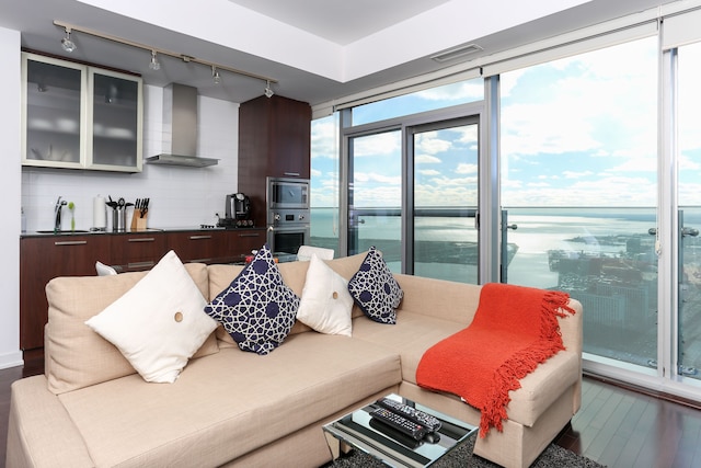 プラチナム スイーツ - ブレステイキング CN タワー ビュー