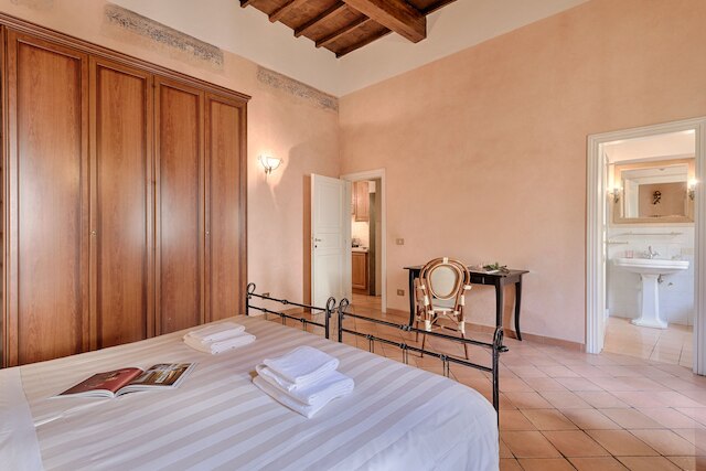 セントラル ストロッツィ バイ Mmega