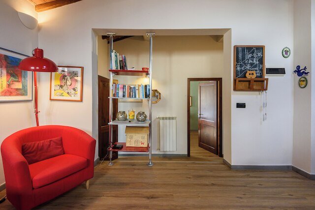 ウナ フィネストラ スッレ カッペッレ メディチ バイ Mmega