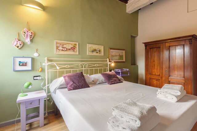 ウナ フィネストラ スッレ カッペッレ メディチ バイ Mmega