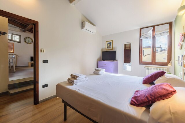 ウナ フィネストラ スッレ カッペッレ メディチ バイ Mmega