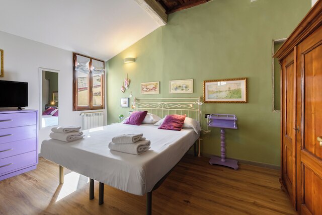 ウナ フィネストラ スッレ カッペッレ メディチ バイ Mmega