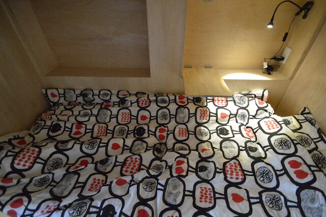 R Guest House - Hostel