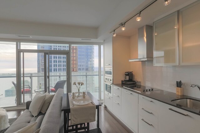 ノエル スイーツ - ヨーク アンド シムコー