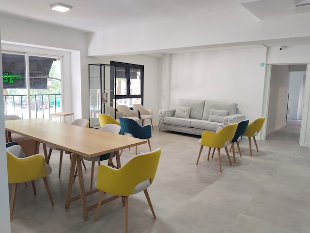 マッドバイブス ホステル グラン ビア