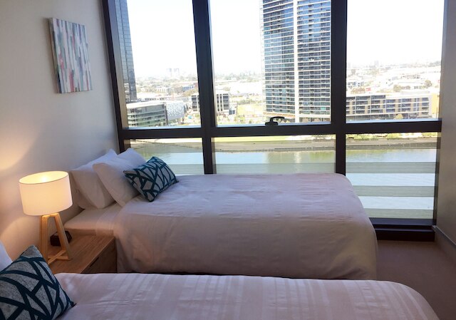 ウィンデル アパートメンツ リバーサイド オン コリンズ