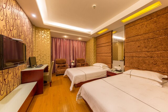 イーウー チュージョウ ホテル