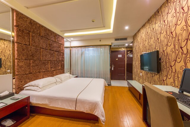 イーウー チュージョウ ホテル