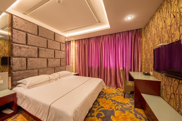 イーウー チュージョウ ホテル