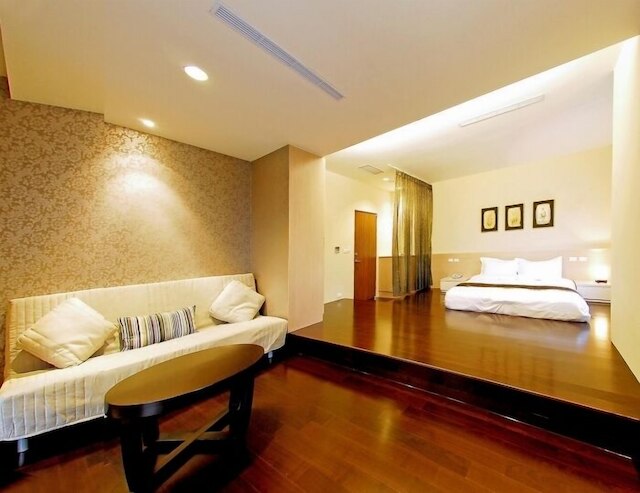 サン ムーン レイク カルイザワ ビラ B&B (青井澤休閒旅店)