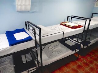 アヴラシャ ホステル