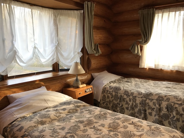 森のログホテル カムループス