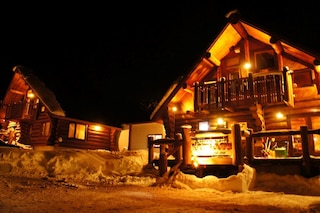 森のログホテル カムループス