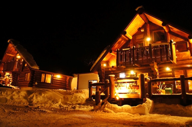 森のログホテル カムループス