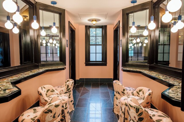 ホテル クラモント