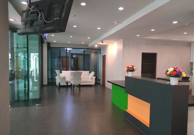 アバニ ジョムティエン イン