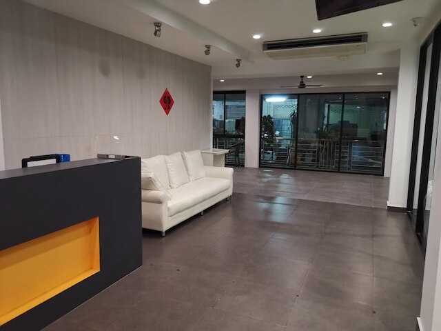 アバニ ジョムティエン イン