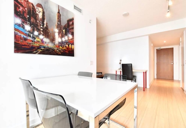 ブライト 2 ベッド レイクビュー スイート