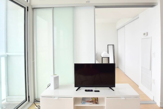 ブライト 2 ベッド レイクビュー スイート