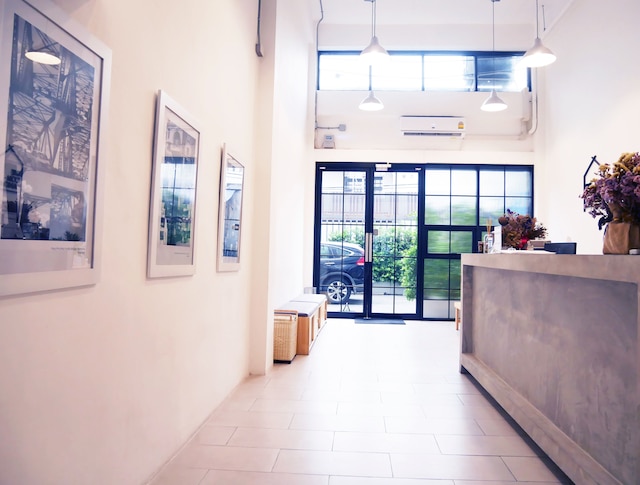 ザ コンパニオン - ホステル