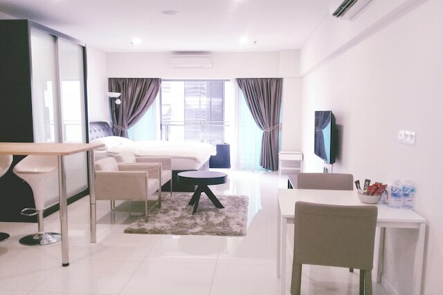 シティ レジデンシス ステューディオ アパートメント アット メルク