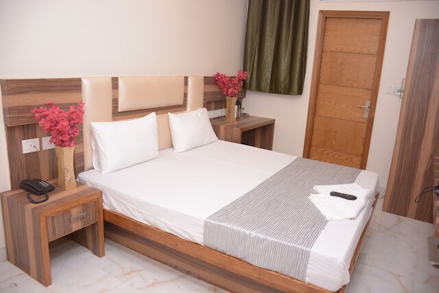 ホテル ゴールデン オアシス デリー