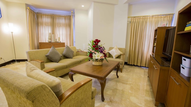 アディティア マンションズ アパートメント