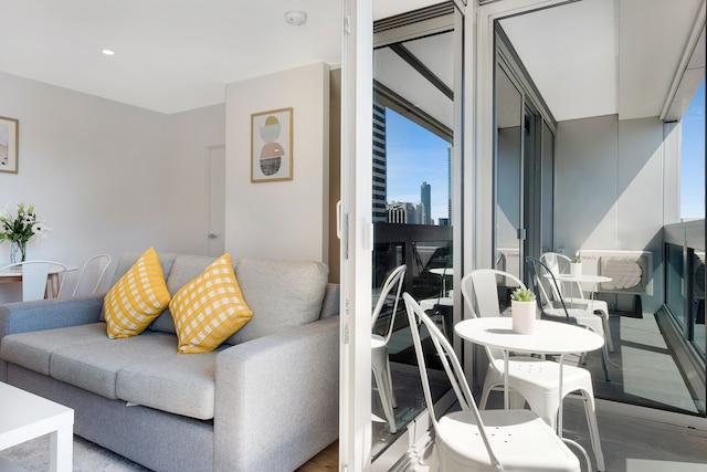 ザ フィフス サービスド アパートメンツ