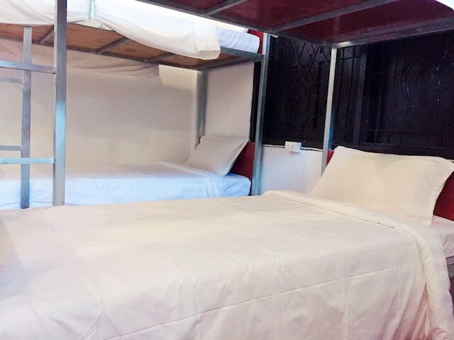 イ ノット ラオス ホステル