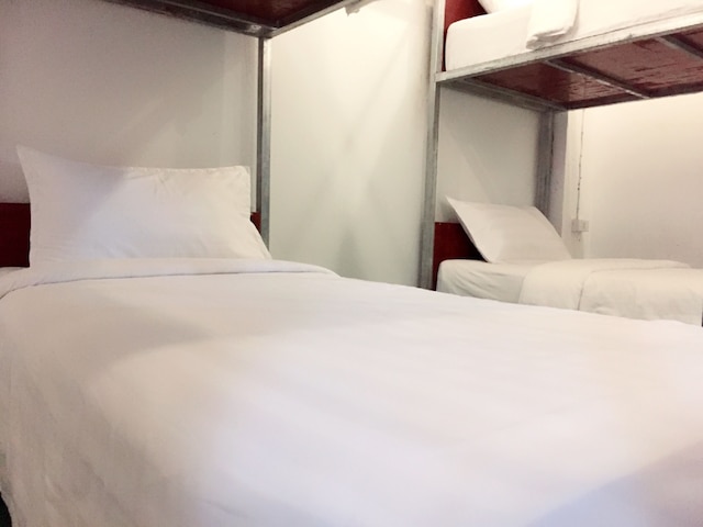 イ ノット ラオス ホステル