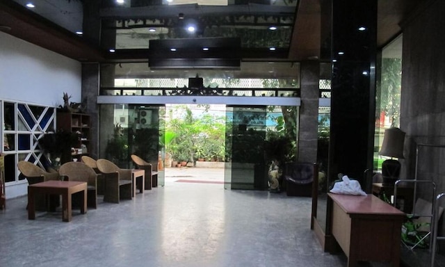 トンプーン ホテル