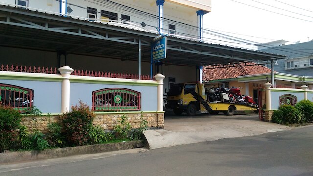 ロスメン イブ Hj. タホ