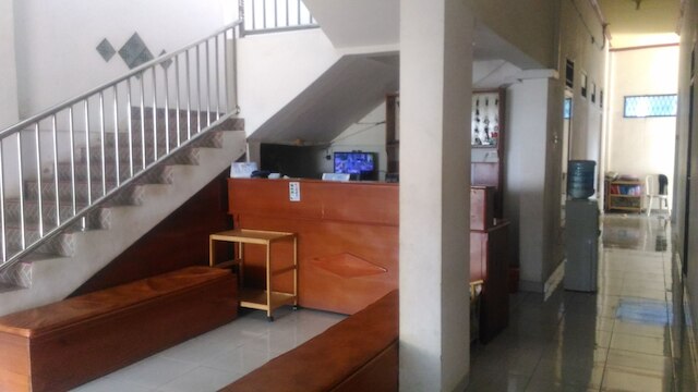 ロスメン イブ Hj. タホ